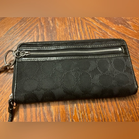 Attractive Classic Coach Silver Hoop & Hardware Zipper Wristlet Wallet! - Picture 15 of 16